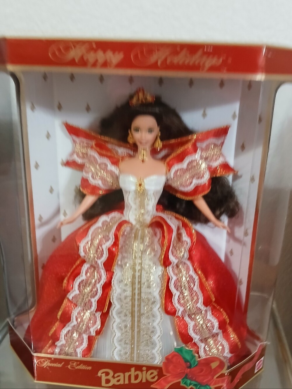 Beautiful 1997 Happy Holiday Barbie !